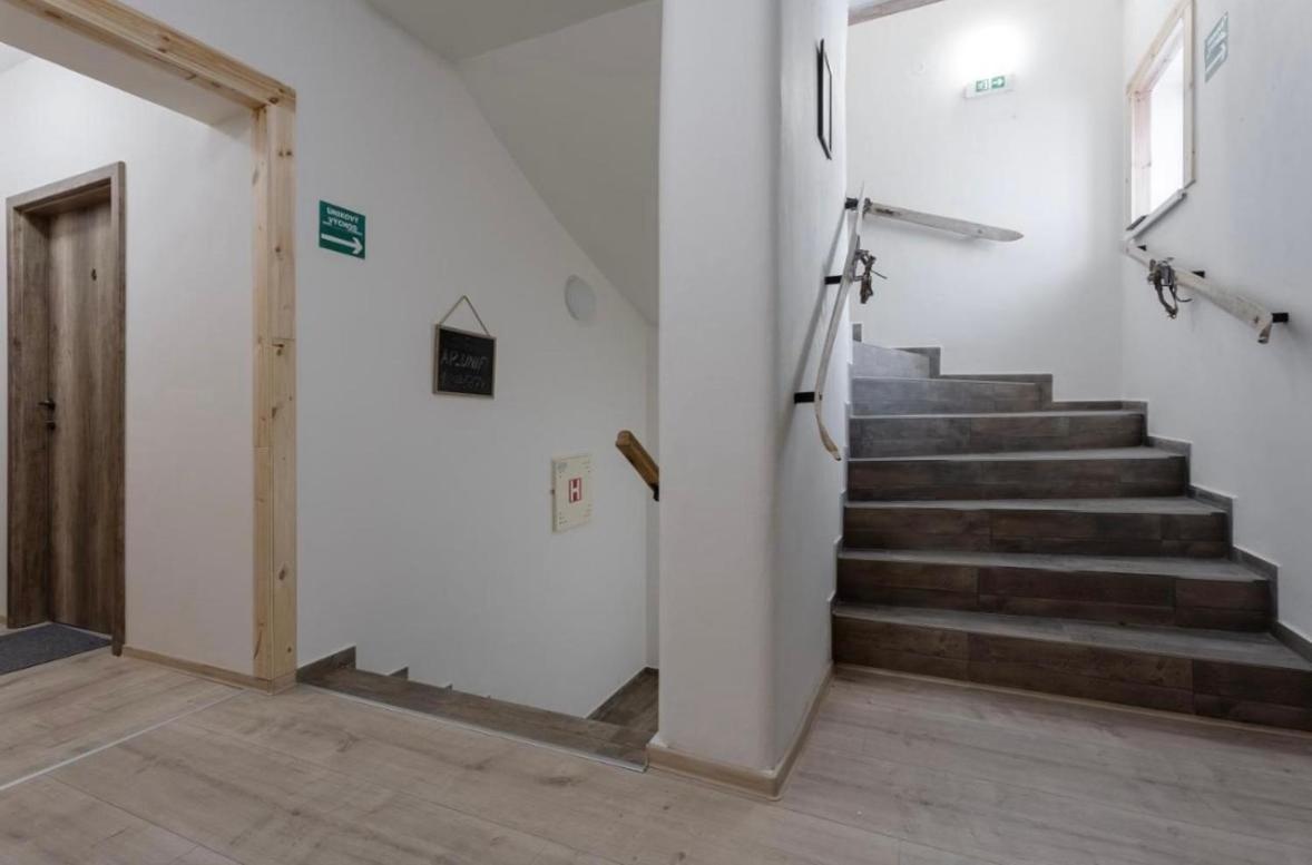 Number 5 Vlevo Dole Apartment Рокитнице над Ийзероу Екстериор снимка