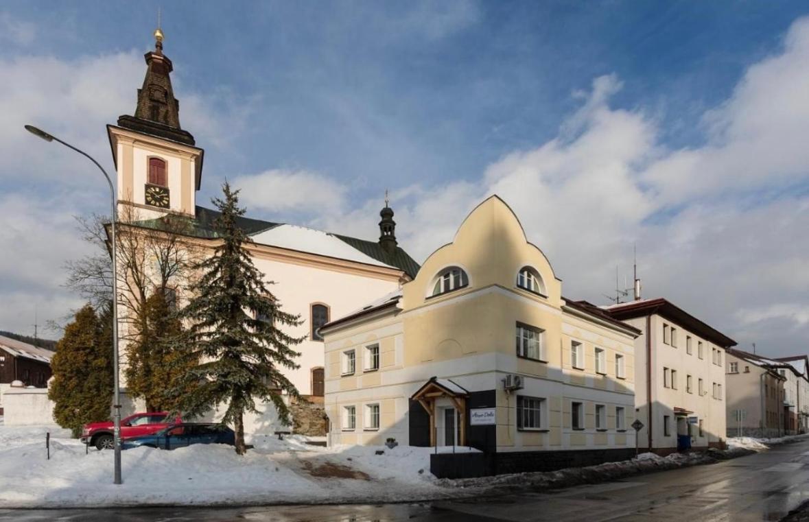 Number 5 Vlevo Dole Apartment Рокитнице над Ийзероу Екстериор снимка