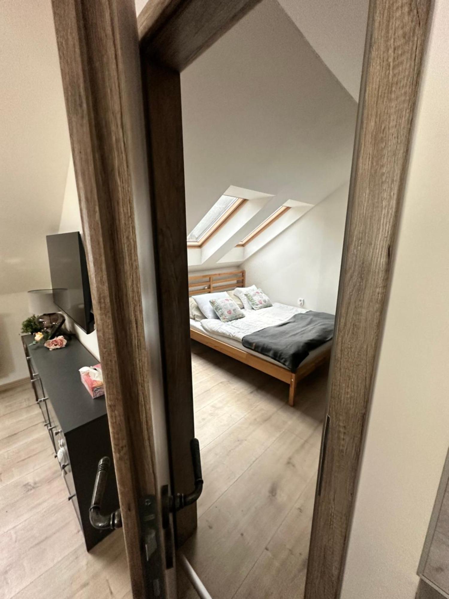 Number 5 Vlevo Dole Apartment Рокитнице над Ийзероу Екстериор снимка