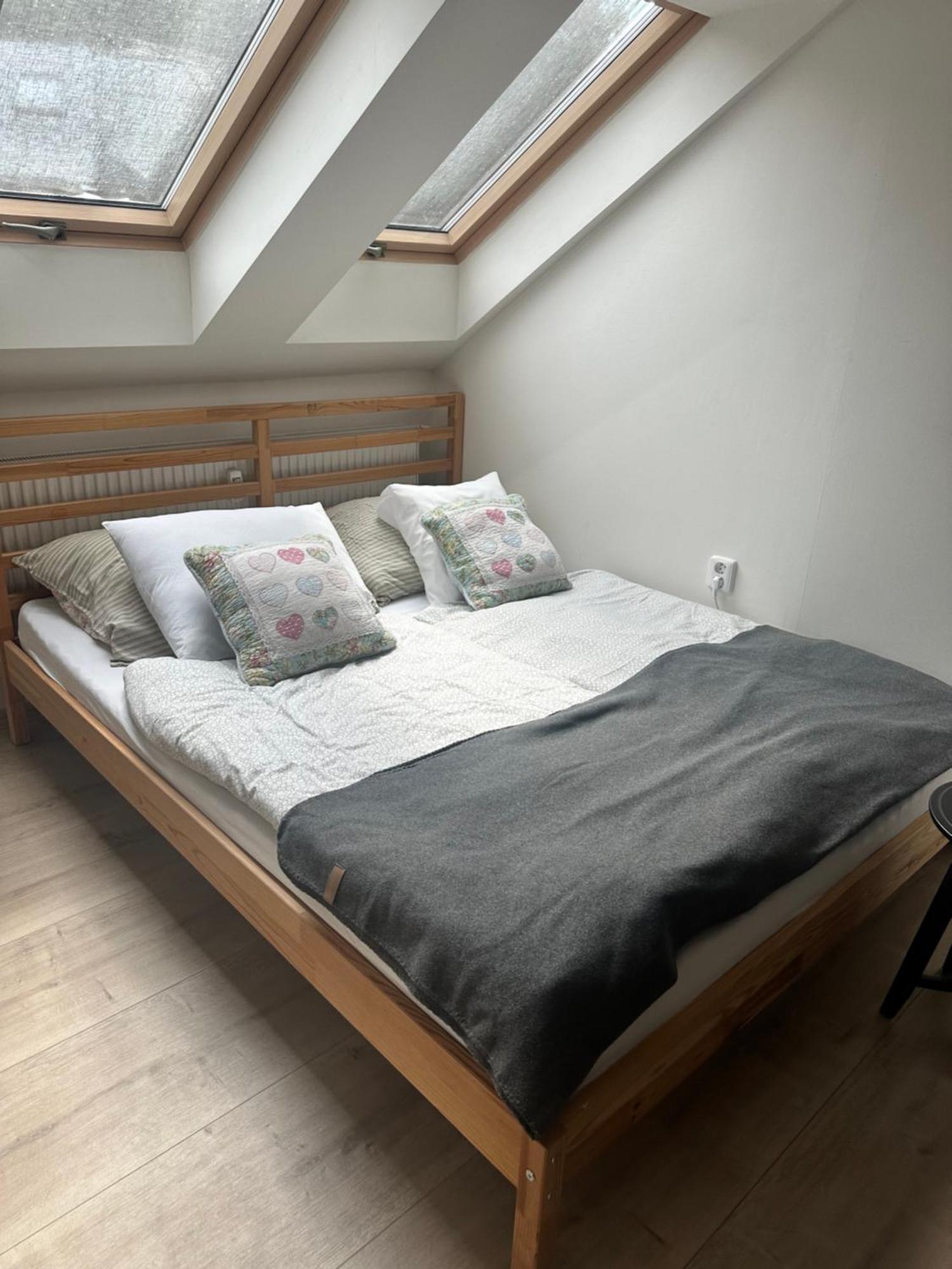 Number 5 Vlevo Dole Apartment Рокитнице над Ийзероу Екстериор снимка
